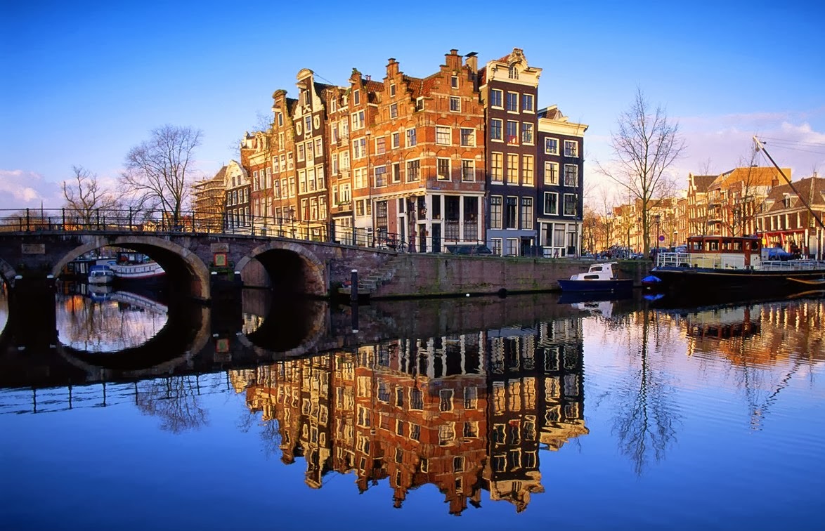 Amsterdam, thủ đô và cũng là thành phố tấp nập nhất Hà Lan