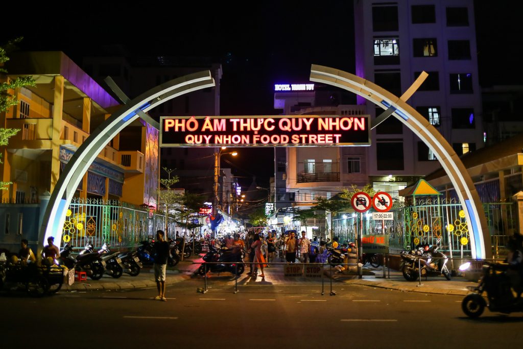 Khám phá địa điểm vui chơi, ẩm thực tại phố Quy Nhơn về đêm