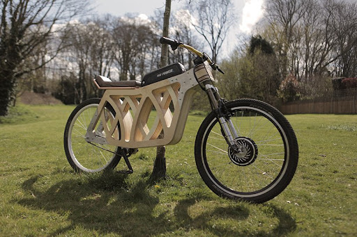 Phát minh xe đạp điện làm bằng gỗ